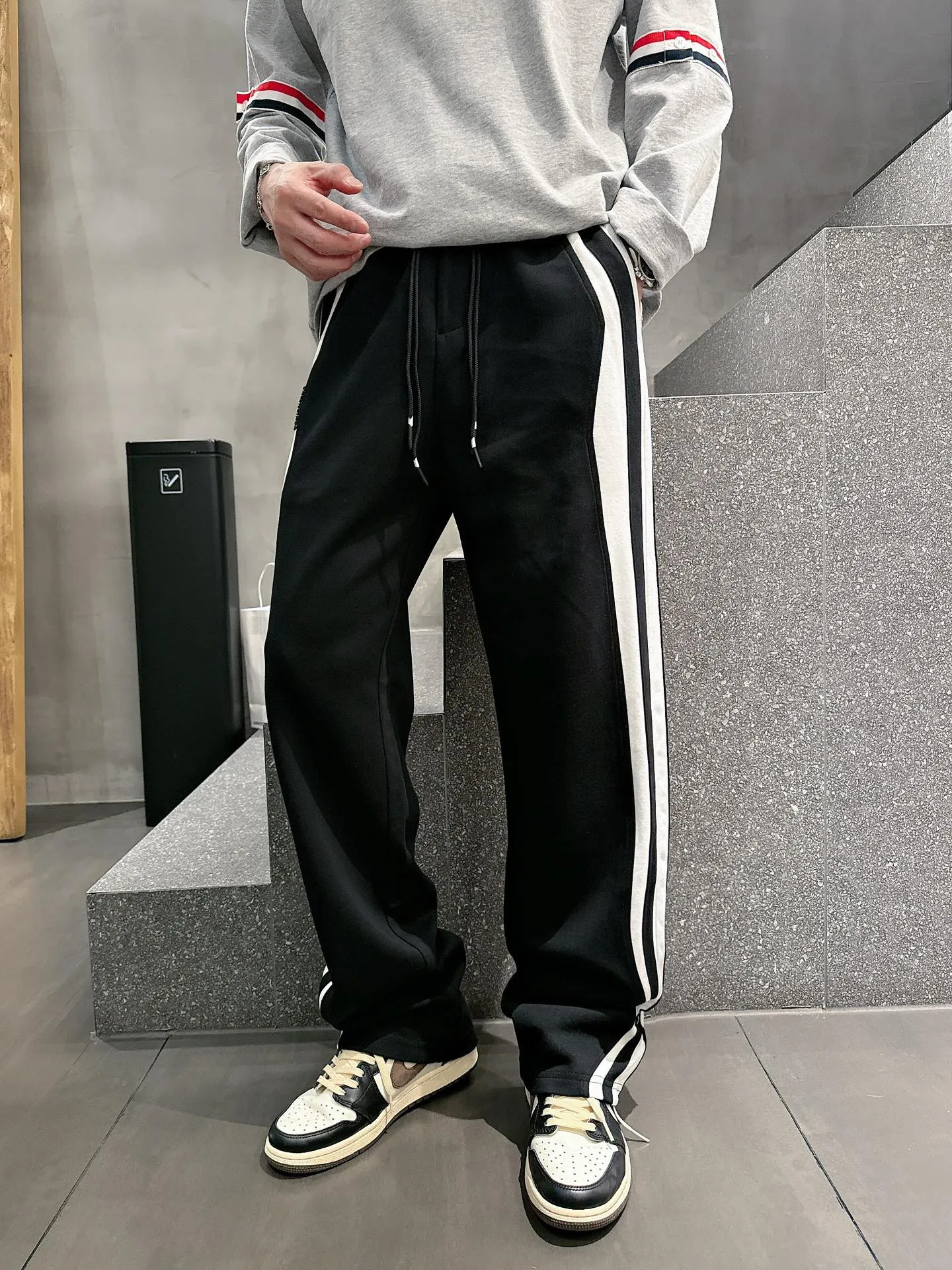 Balenciaga 🆕2026 Autumn and Winter New Arrival Casual Pants! The official website will be released simultaneously. Brand Classic LOGO casual pants, customized fabrics, excellent comfort and strong touch. Highly recognisable, perfect appearance and craftsmanship. Size:M-3XL